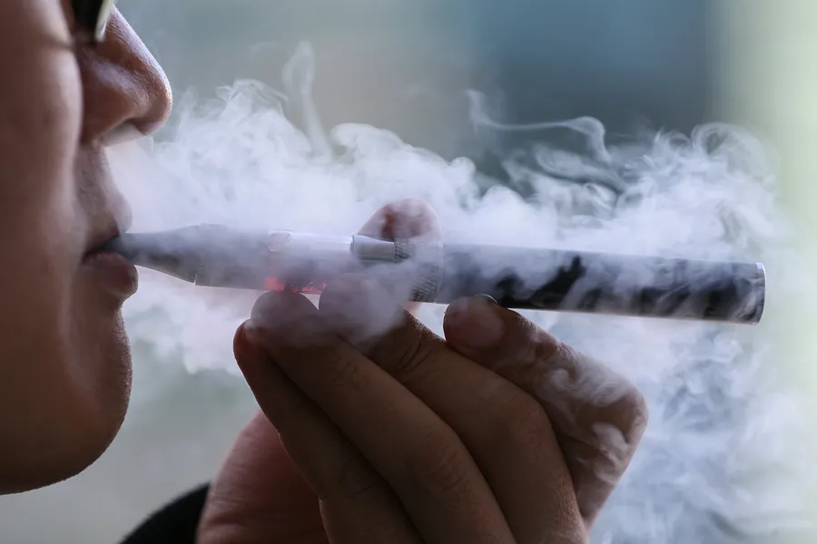 電子タバコと紙巻タバコ