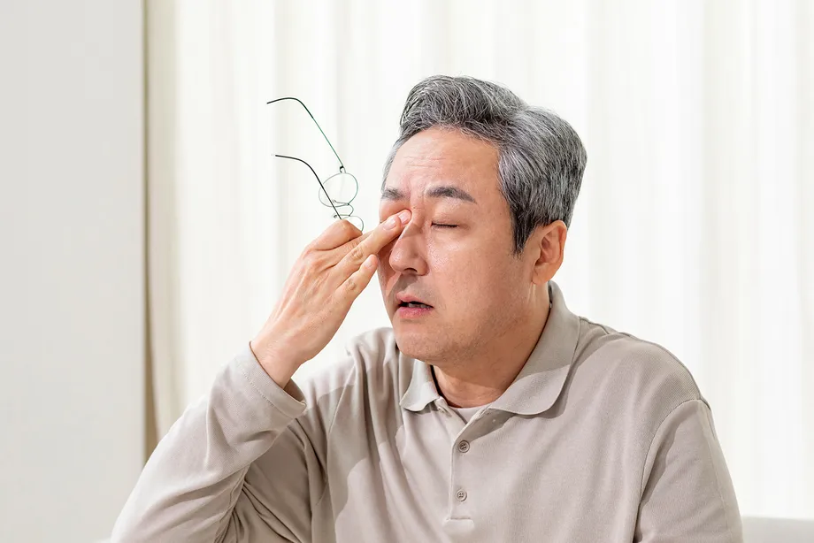 白内障の初期症状や手術後のケア方法