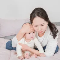 赤ちゃんの熱を下げるのに効果的な「ぬるま湯マッサージ」の方法