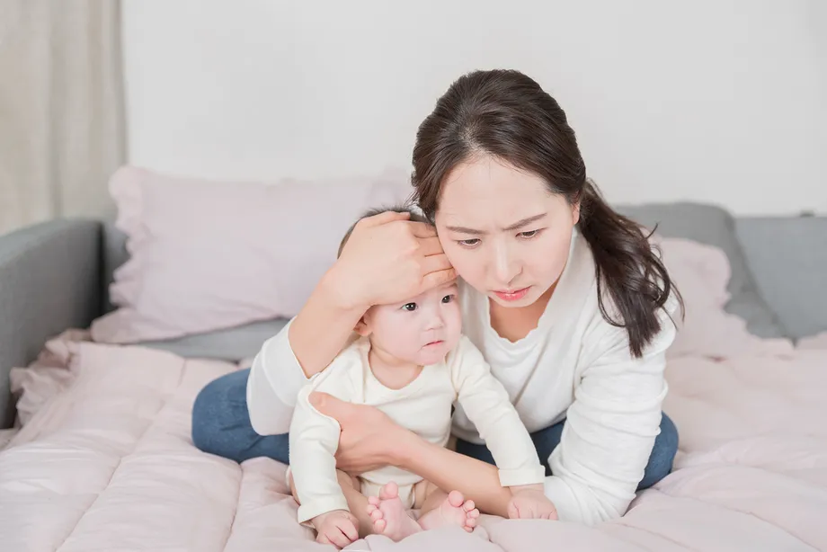 赤ちゃんの熱を下げるのに効果的な「ぬるま湯マッサージ」の方法