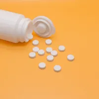 『ニキビ治療薬の副作用が気になります。』イソトレチノイン系薬物の副作用