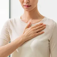 燃えるような胃の痛み。胸焼けに良い食べ物6つ、原因と症状まで