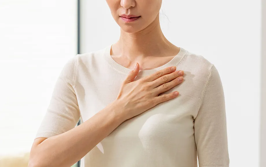 燃えるような胃の痛み。胸焼けに良い食べ物6つ、原因と症状まで