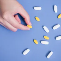 「イソトレチノインを服用中ですが、お酒を飲んでもいいですか?」