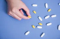 「イソトレチノインを服用中ですが、お酒を飲んでもいいですか?」