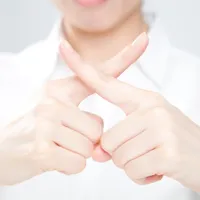 イソトレチノインと抗生物質を一緒に服用してはいけない理由