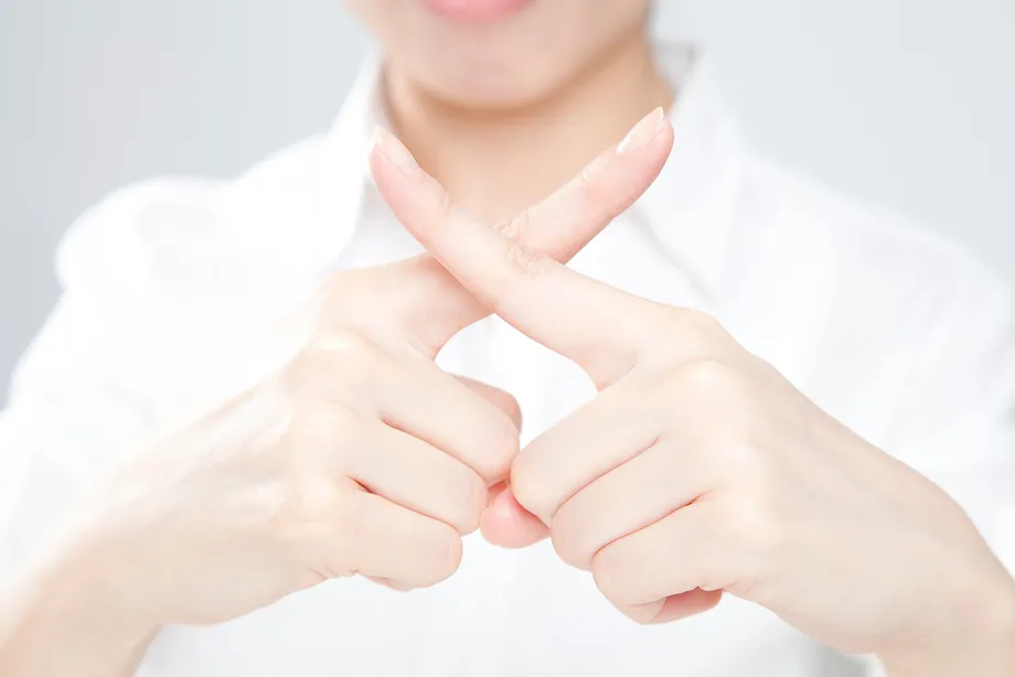 イソトレチノインと抗生物質を一緒に服用してはいけない理由