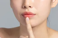 口唇炎 vs 口唇ヘルペス、違いは何でしょうか?