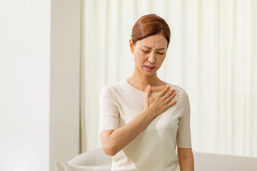 みぞおちの痛み 逆流性食道炎